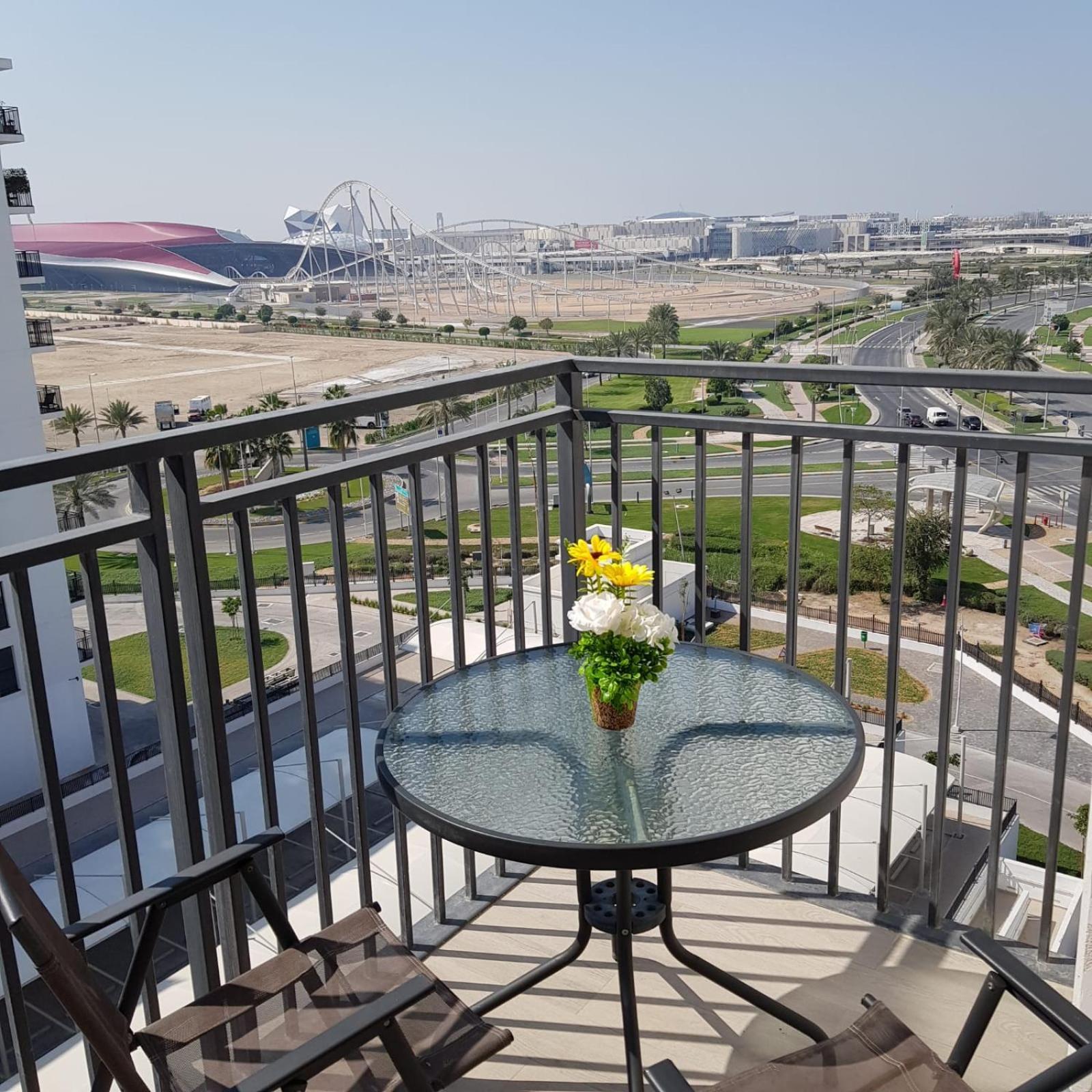 B8 Close To Formula 1 With Ferrari World View Appartement